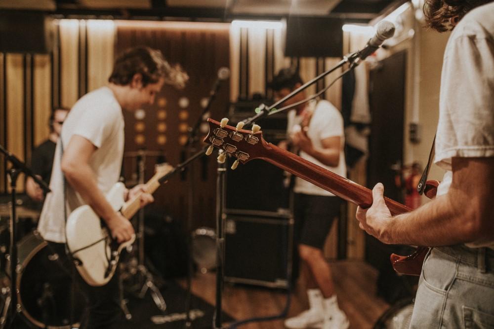 ¿Cuánto cuesta contratar a una banda tributo?